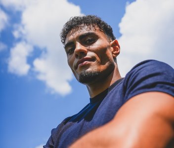 علي لون لثلاثة مواسم مع مولينبيك البلجيكي