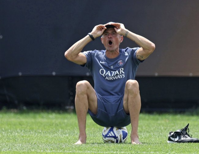 لويس إنريكي: نجاح باريس سان جيرمان يكمن في روح الفريق وليس النجوم