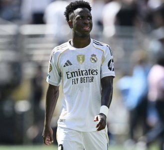 فينيسيوس يتوصل إلى اتفاق مبدئي مع ريال مدريد لتمديد عقده حتى 2030