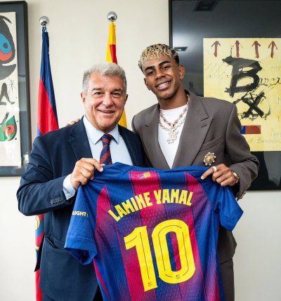 برشلونة يمنح القميص رقم 10 لنجمه الصاعد لامين جمال برشلونة يمنح القميص رقم 10 لنجمه الصاعد لامين جمال