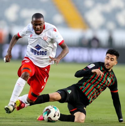 كلاسيكو الوداد والجيش في الدورة التاسعة كلاسيكو الوداد والجيش في الدورة التاسعة