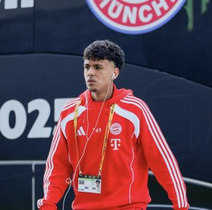 مدرب بايرن ميونيخ يتعرض للهجوم بسبب أزنو