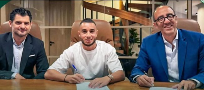 بلال ولد الشيخ يوقع للرجاء الرياضي