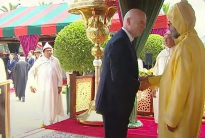 جلالة الملك يستقبل رئيس الفيفا بمناسبة الإحتفالات بعيد العرش المجيد