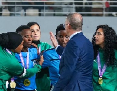 بعد فضيحة نهائي مونديال إفريقيا للسيدات.. الكاف يقيل مدير التحكيم