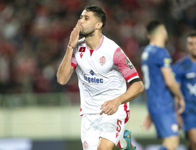 آيت منا يجتمع بجبران دون وكيله لإيجاد تسوية جديدة آيت منا يجتمع بجبران دون وكيله لإيجاد تسوية جديدة
