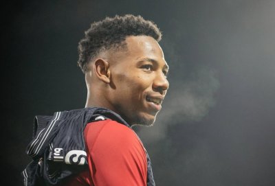 مصدر ل المنتخب ..الرجاء يرغب في ضم بنطيب