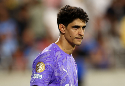 ياسين بونو مرشح لجائزة   ياشين  لأفضل حارس مرمى بالعالم