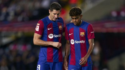 الويفا يعاقب لامين وليفاندوفسكي الويفا يعاقب لامين وليفاندوفسكي