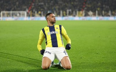 النصيري يقترب من مجاورة نايف أكرد بالبريمرليغ