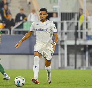 أول مباراة لصبيري مع فيورنتينا بعد عامين ونصف على التعاقد