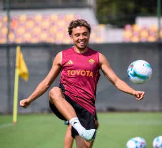 في مباراة روما اليوم.. العيناوي حاضر وصلاح الدين غائب