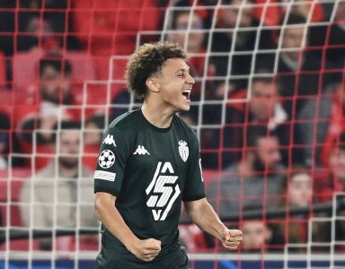 ماذا يفصل بن صغير عن تعويض عدلي في ليفركوزن؟