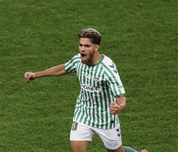 الزلزولي لا ينوي مغادرة ريال بيتيس