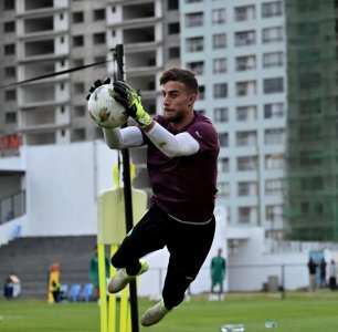 تقارير إيجابية عن الحارس الحرار