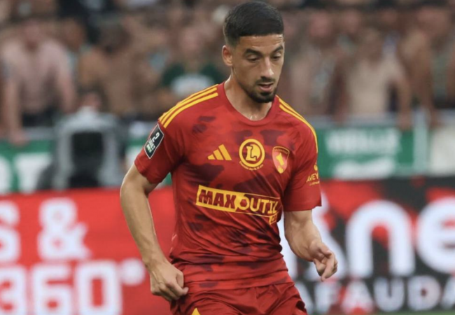 بوشواري قريب من التوقيع للوداد