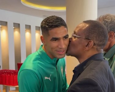 أسود الأطلس في لقاء حميمي مع نجوم سابقين للفريق الوطني