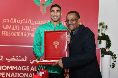 عندما يتعانق الأسطورتان في لقاء الأجيال