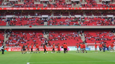 تفاعل الجماهير مع أسود الأطلس بعد دخول أرضية الميدان