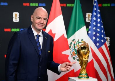 رئيس الفيفا يهنئ الأسود بوصولهم للمونديال