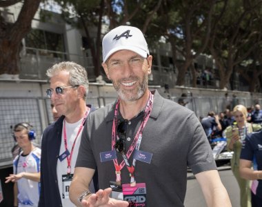 زين الدين زيدان قد يدرب النصيري بفنربخشة