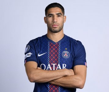 حكيمي يستمر في التشكيل المثالي الأغلى في العالم