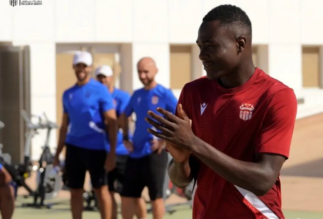 بابا إيلو يوقع أول أهداف البطولة