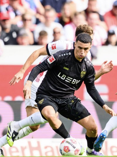 فرايبورغ قلب الطاولة على شتوتغارت في أول مشاركة للخنوس