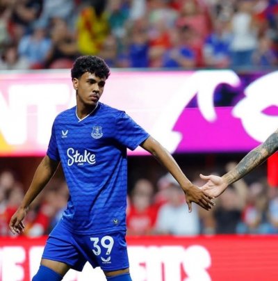 رغم عودته من إصابة ديفيد مويس لم يغامر بأزنو