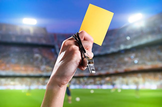 حكام المباريات المقدمة عن البطولة الاحترافية