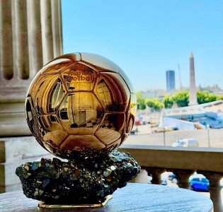 معايير الفوز والتتويج بالكرة الذهبية