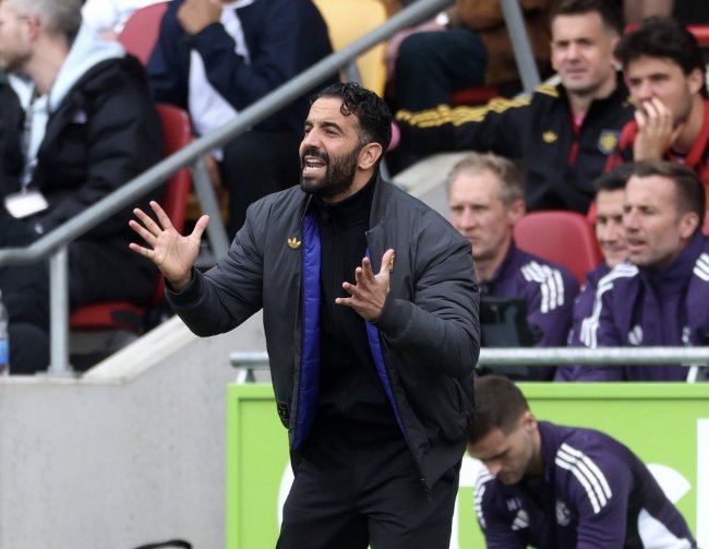 بطولة إنكلترا: مانشستر يونايتد يعود إلى دوامة الهزائم وأموريم في دائرة الخطر