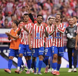 بطولة إسبانيا: أتلتيكو مدريد يذل جاره ريال مدريد 5-2 ويلحق به الخسارة الاولى هذا الموسم
