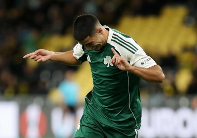 زروري يُرغِم باناثينايكوس على شراء عقده