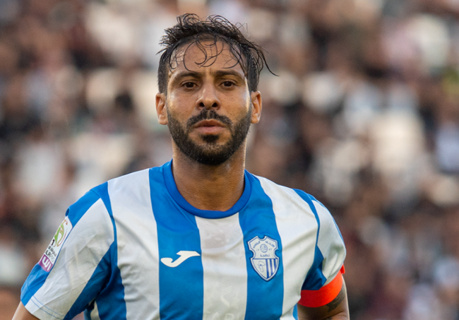 متولي تيرمومتر لعقود لاعبي البطولة؟