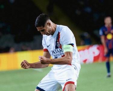 باسطوري يختار حكيمي في التشكيلة الأفضل لباريس سان جيرمان