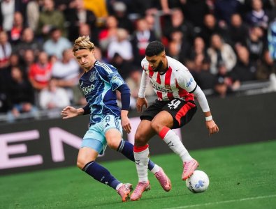 مدرب أيندهوفن ينتظر أن تتحرك آلة صيباري اليوم