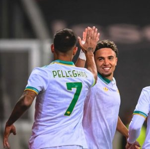 غريب.. العيناوي يلعب أوروبيا واحتياطي في البطولة