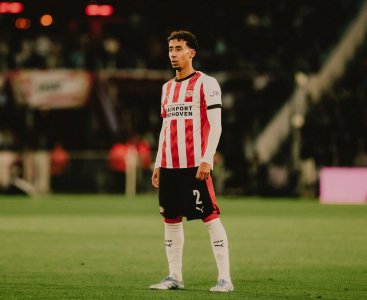 مدرب أيندهوفن: صلاح الدين ظهير أيسر رائع