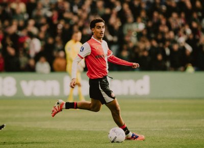 فان بيرسي يستمتع بأداء أسامة ترغالين