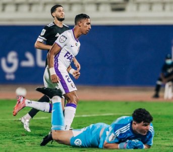 رحيمي يطمئن متابعيه.. عاد وسجل هدفين في مباراة ودية