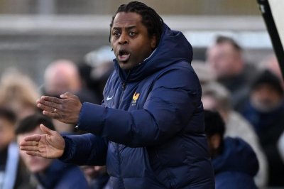 مدرب فرنسا يتمنى فوز المغرب بكأس العالم