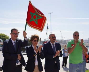 أبطال عالميون يطلقون  سباق التناوب الرمزي المسيرة الخضراء  من طنجة