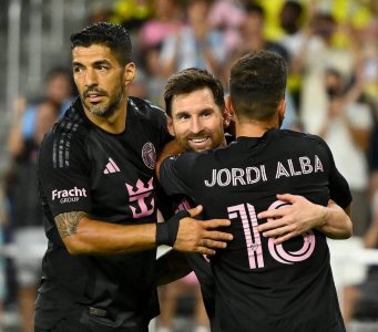 ميسي يسجل  هاتريك  ويقترب من جائزة الحذاء الذهبي