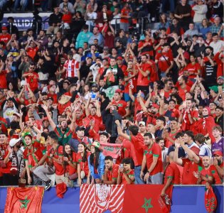 ناموا ولا تستيقظوا فما فاز إلا النوم