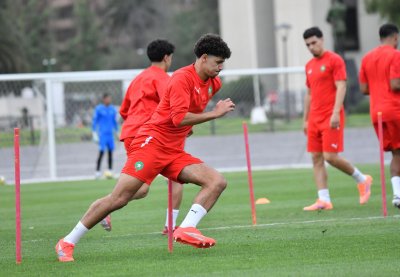 فاينورد و مدربه فان بيرسي مُهتمان باسماعيل باعوف