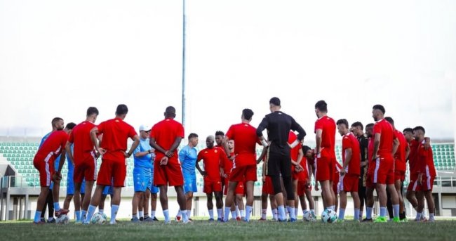 آيت منا يتخذ خطوة جديدة لربح مباراة الديربي