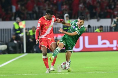 الوداد - الرجاء: 0-0: الديربي يختنق بالشهب والعرض يصيب بالعجب