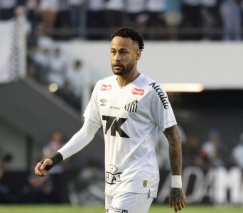 نيمار يعود إلى صفوف سانطوس بعد غياب دام شهرا ونصف بسبب الإصابة