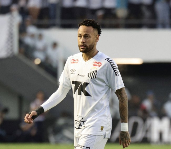 نيمار يعود إلى صفوف سانطوس بعد غياب دام شهرا ونصف بسبب الإصابة